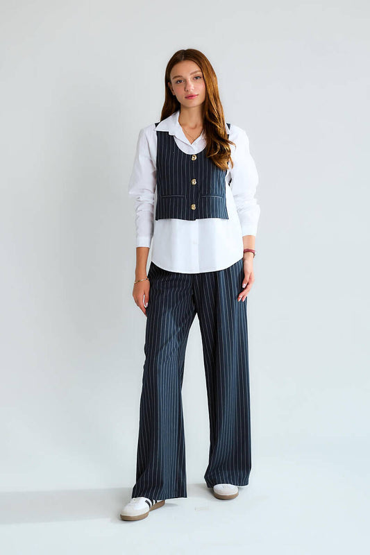 סט מחויט 2 חלקים: חולצה משולבת וסט ומכנסי פסים 